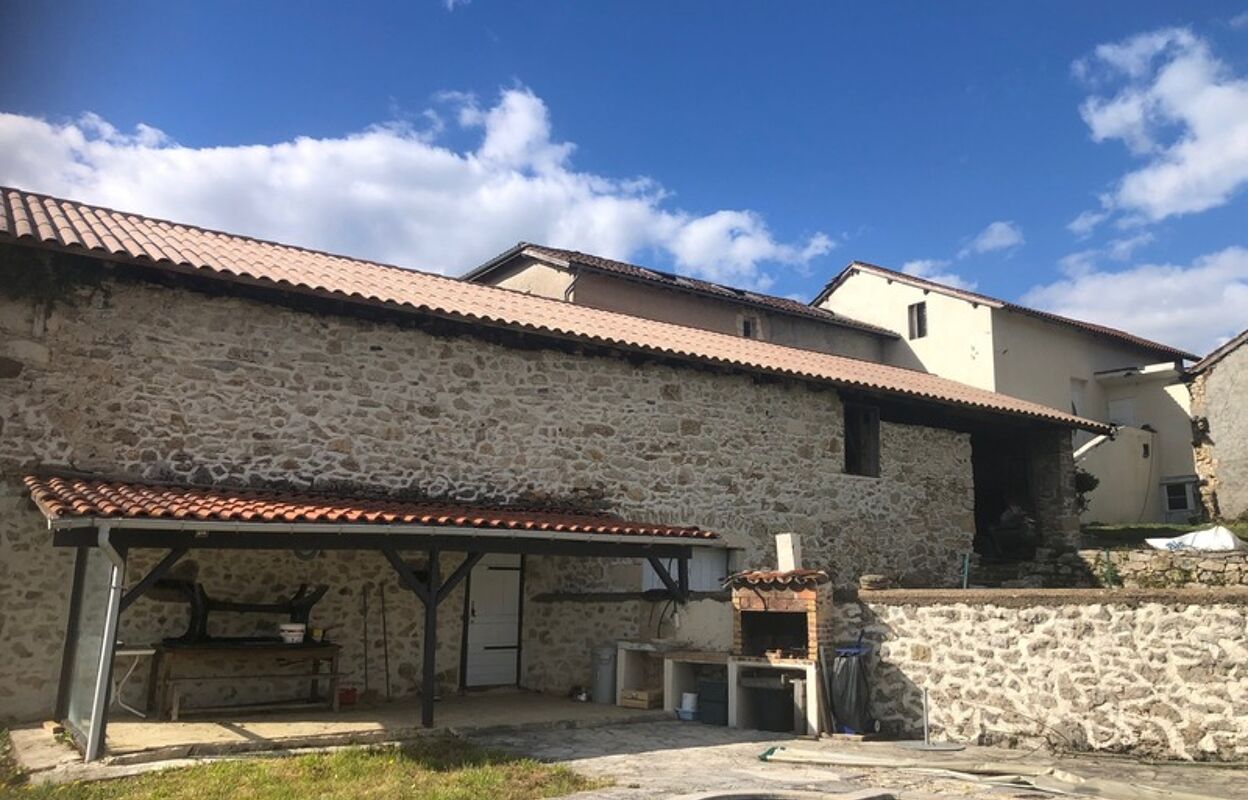 maison 4 pièces 81 m2 à vendre à Saint-Santin-de-Maurs (15600)