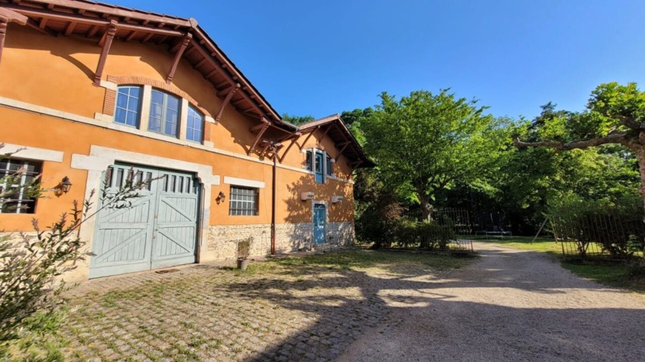 maison 8 pièces 371 m2 à vendre à Charentay (69220)