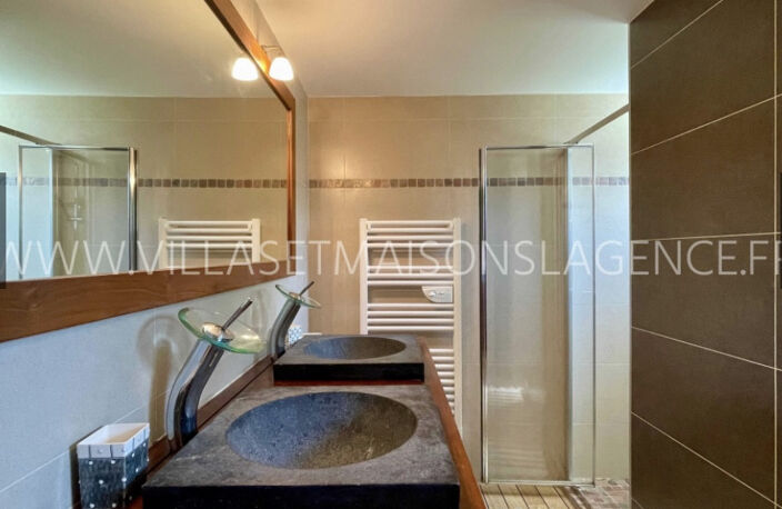 Grande maison de 4 chambres, piscine, terrasse, dépendance, a... — photo 4
