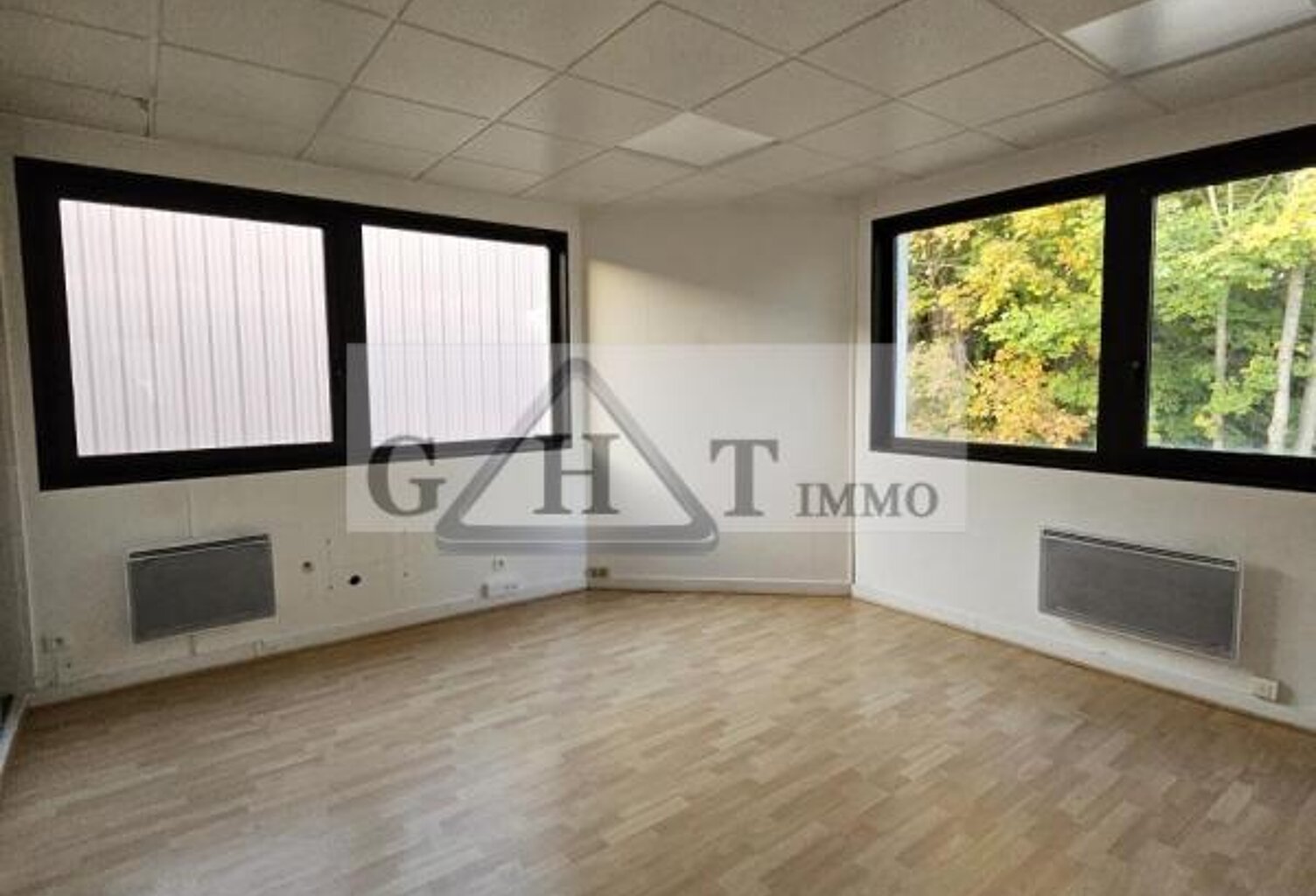 Bureaux 200 m² Proche Autoroute — photo 1