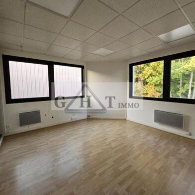 Bureau  1750 €