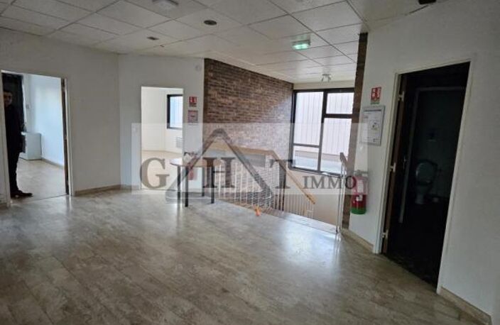 Bureaux 200 m² Proche Autoroute — photo 3