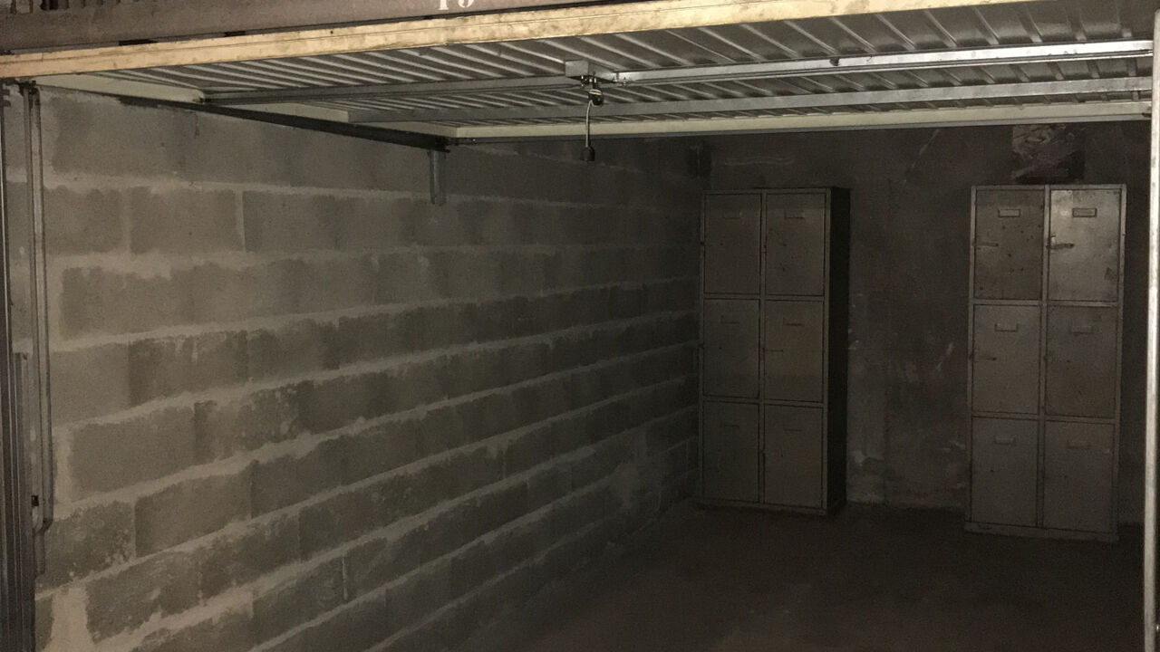 garage  pièces 15 m2 à louer à Ollainville (91340)