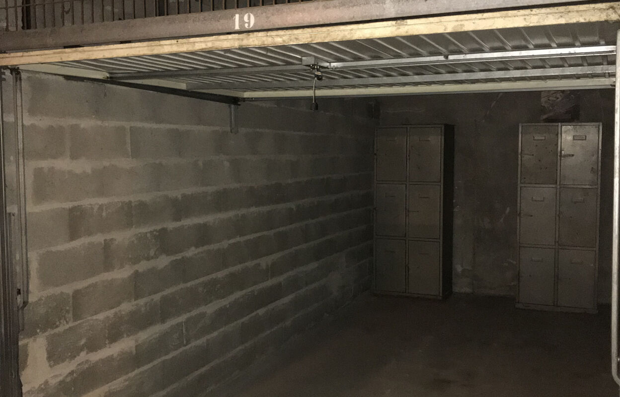 garage  pièces 15 m2 à louer à Ollainville (91340)