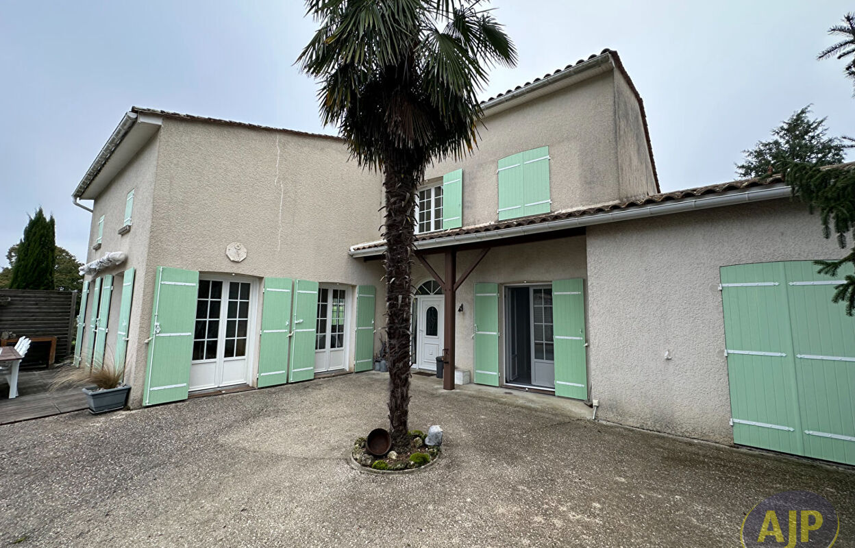 maison 8 pièces 258 m2 à vendre à Fléac-sur-Seugne (17800)