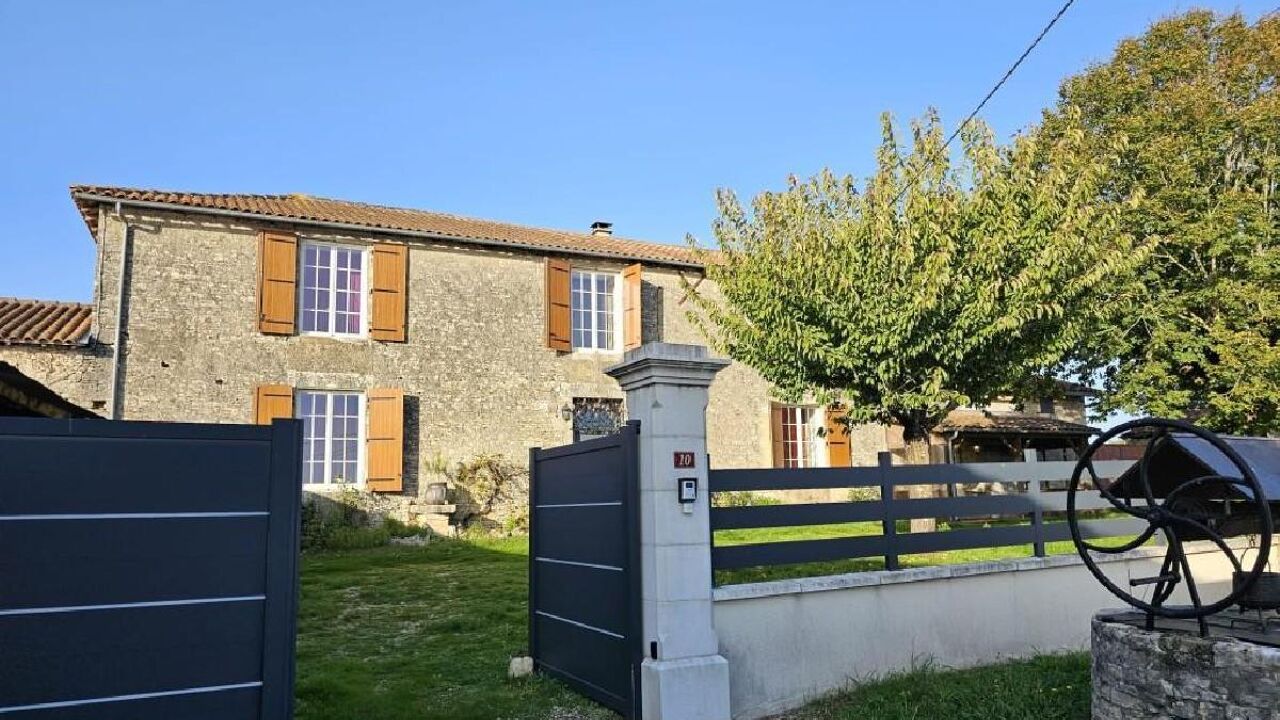 maison 6 pièces 210 m2 à vendre à Nanteuil-en-Vallée (16700)