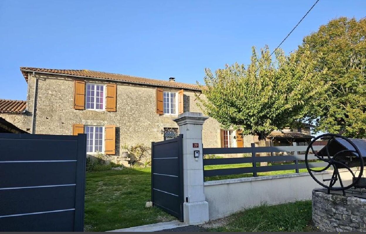 maison 6 pièces 210 m2 à vendre à Nanteuil-en-Vallée (16700)