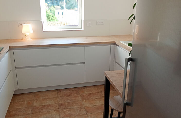 Lodeve, appartement 2 chambres, dernier étage avec une terra — photo 4