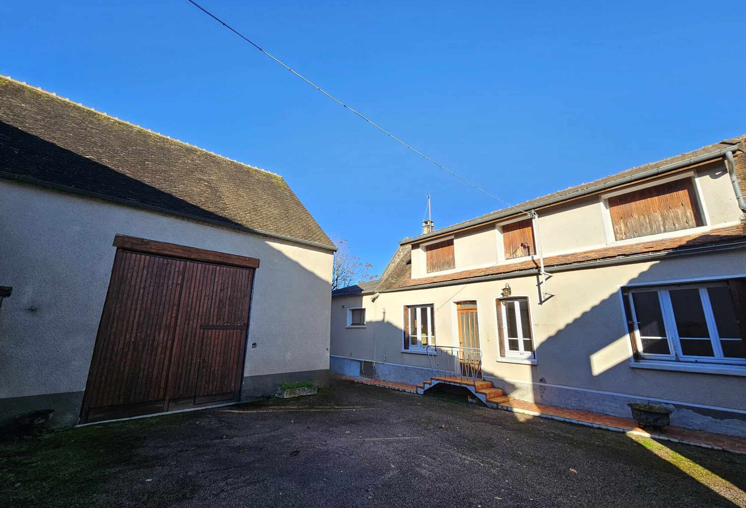 MAISON avec GRANGES à 20 min de SENS — photo 1