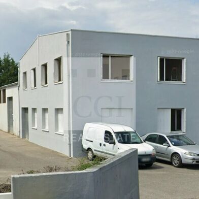 Bureau 151 m²