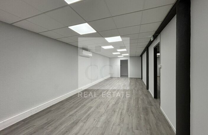 BUREAUX à LOUER — photo 2