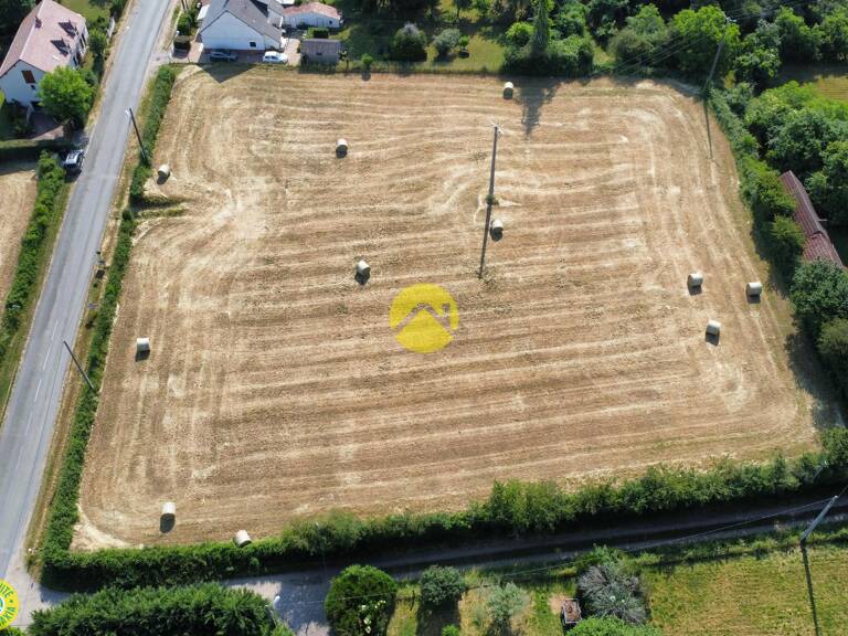 TERRAIN PLAT 1800m² — photo 1