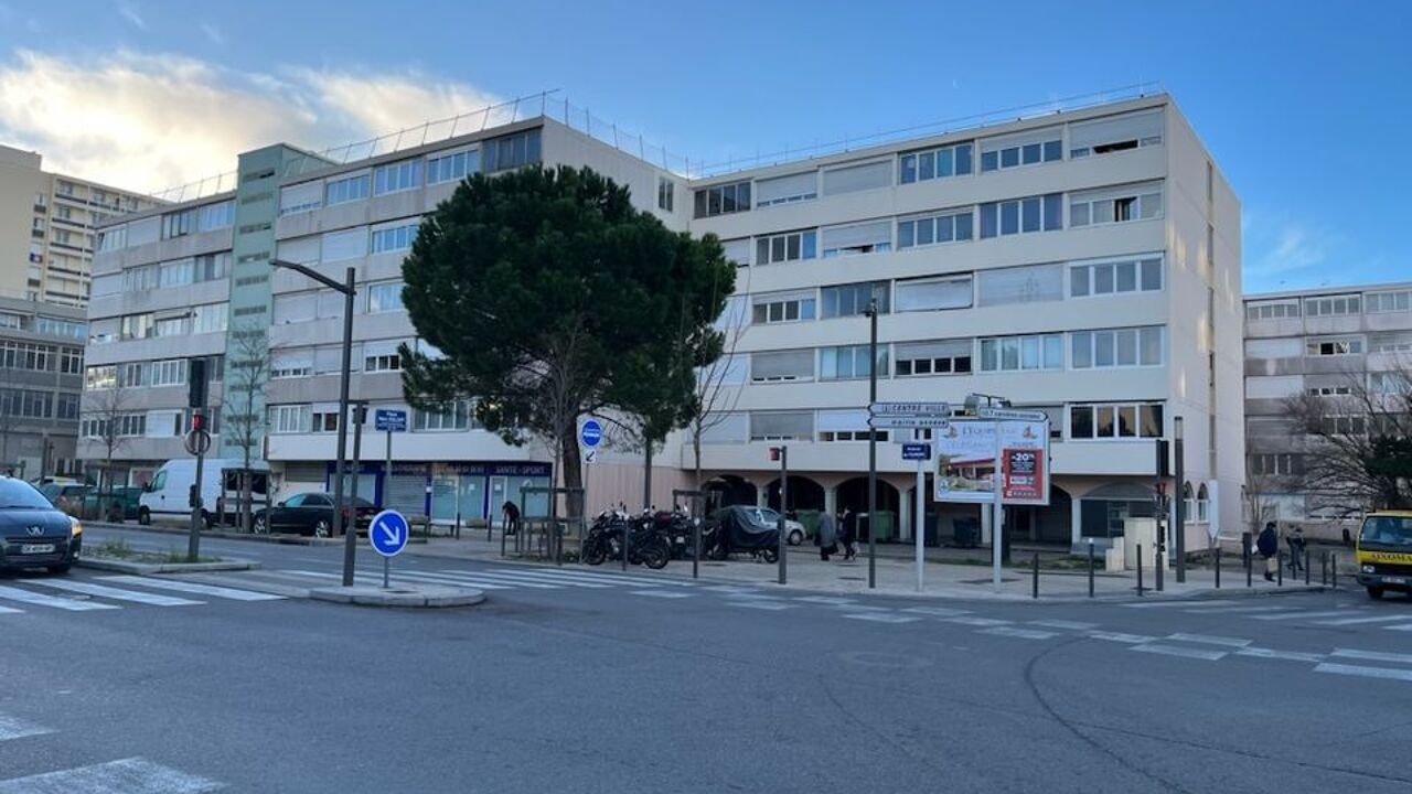 garage  pièces 10 m2 à louer à Aix-en-Provence (13090)