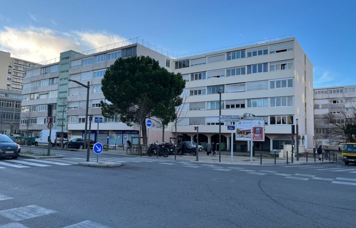 garage  pièces 10 m2 à louer à Aix-en-Provence (13090)