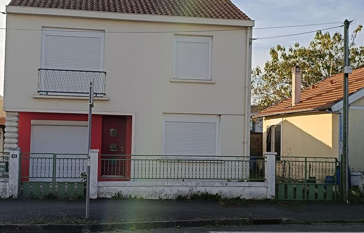 maison 4 pièces 95 m2 à vendre à Rochefort (17300)