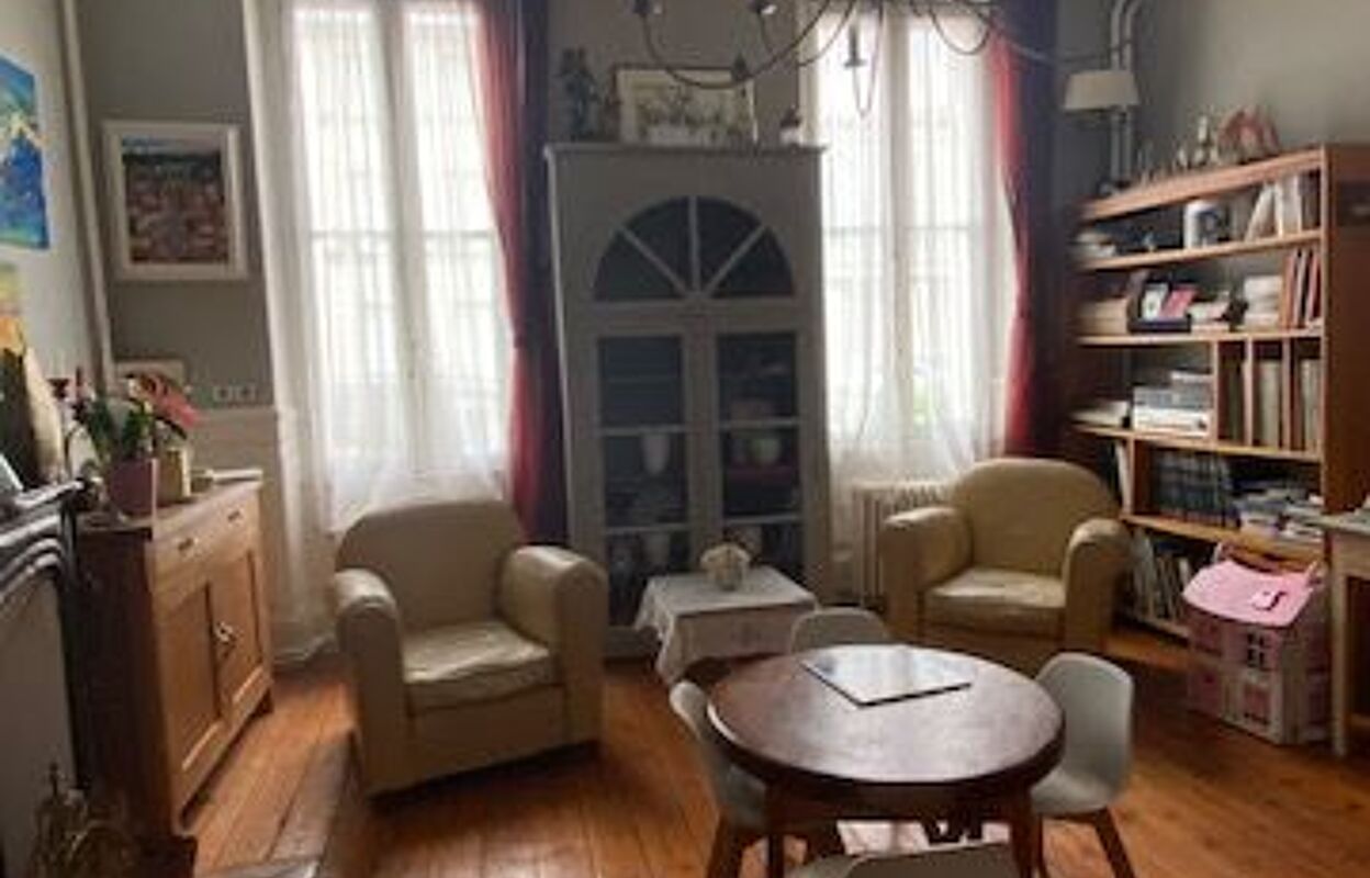 maison 6 pièces 194 m2 à vendre à Rochefort (17300)