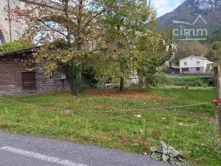 Terrain constructible de 800m² — photo 1