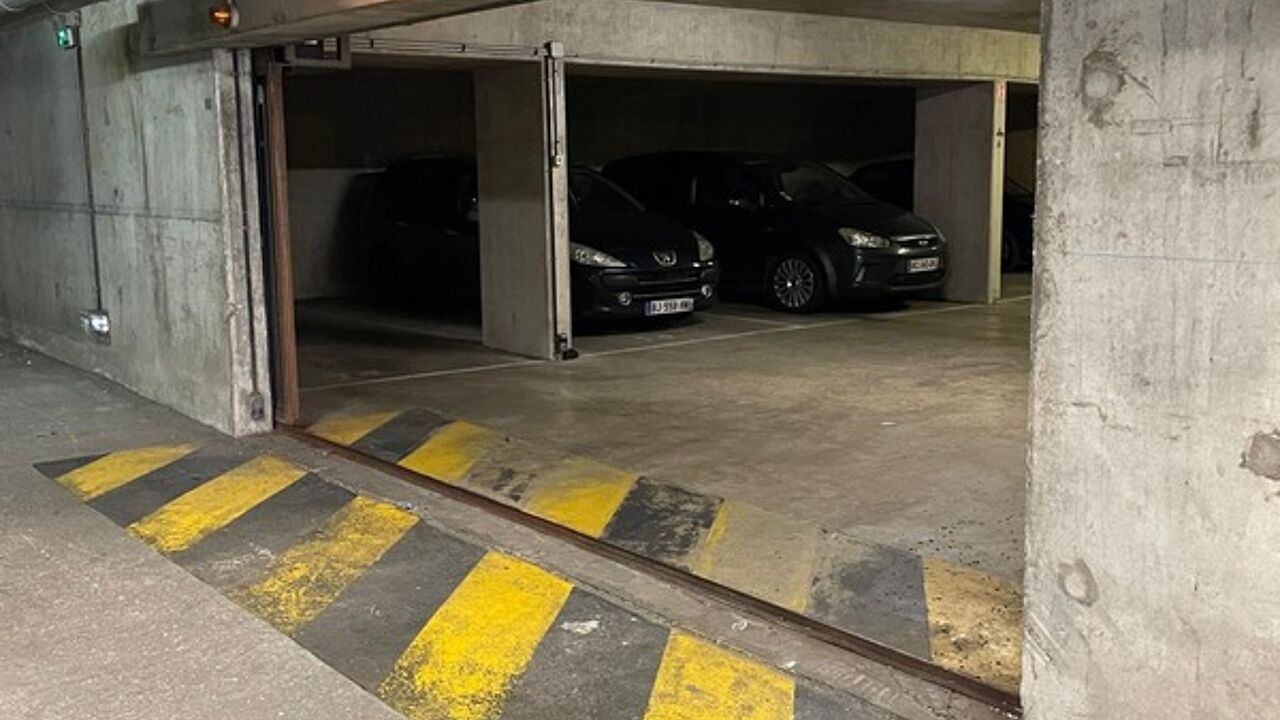 garage  pièces 12 m2 à louer à Cergy (95000)