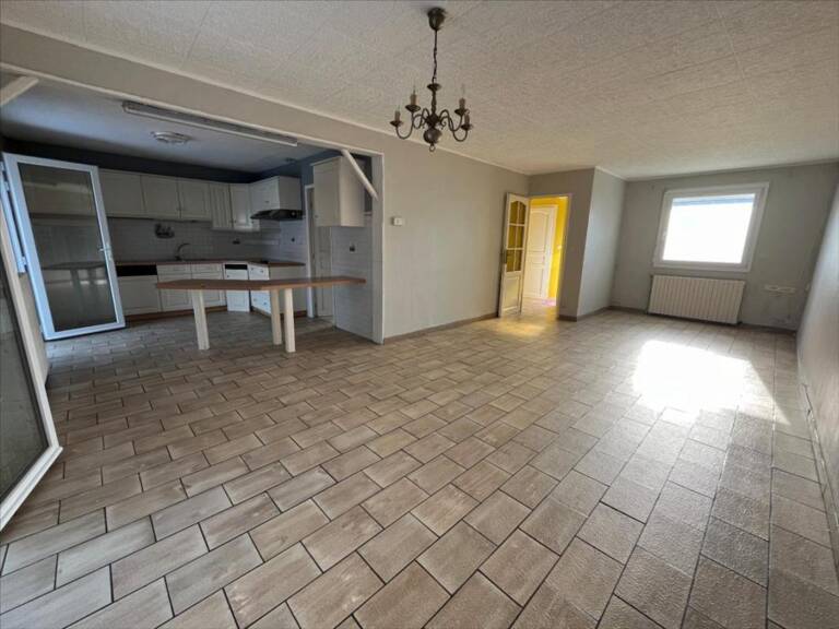 A VENDRE CARNIN, MAISON IND 4/5 CHAMBRES GARAGE JARDIN — photo 1