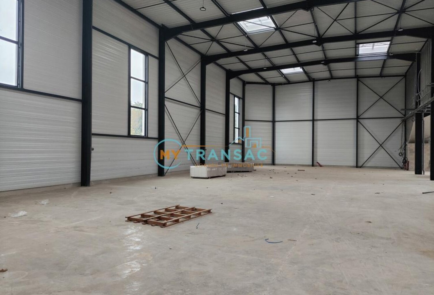 My Transac, vous propose à la location sur la commune de Chalifert, plusieurs cellules, au minimum de 328 m² jusqu'à 1 813m² — photo 1