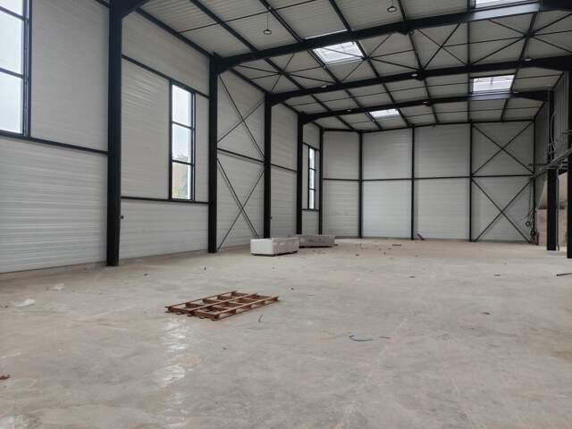 My Transac, vous propose à la location sur la commune de Chalifert, plusieurs cellules, au minimum de 328 m² jusqu'à 1 813m² — photo du bien