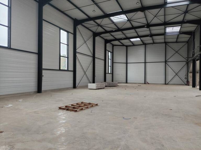 My Transac, vous propose à la location sur la commune de Chalifert, plusieurs cellules, au minimum de 328 m² jusqu'à 1 813m² — photo 1
