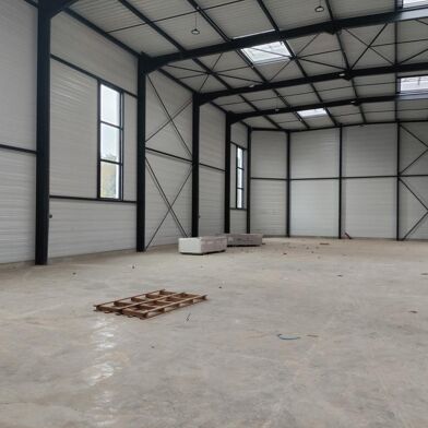 Local industriel 597 m²