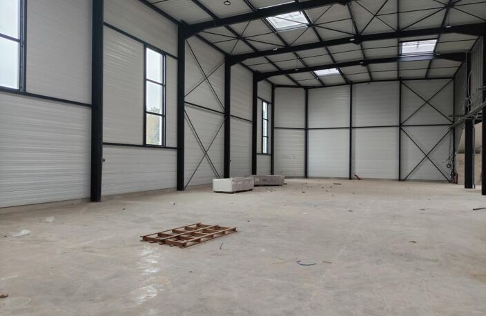 My Transac, vous propose à la location sur la commune de Chalifert, plusieurs cellules, au minimum de 328 m² jusqu'à 1 813m² — photo 3