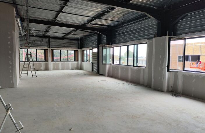 My Transac, vous propose à la location sur la commune de Chalifert, plusieurs cellules, au minimum de 328 m² jusqu'à 1 813m² — photo 4