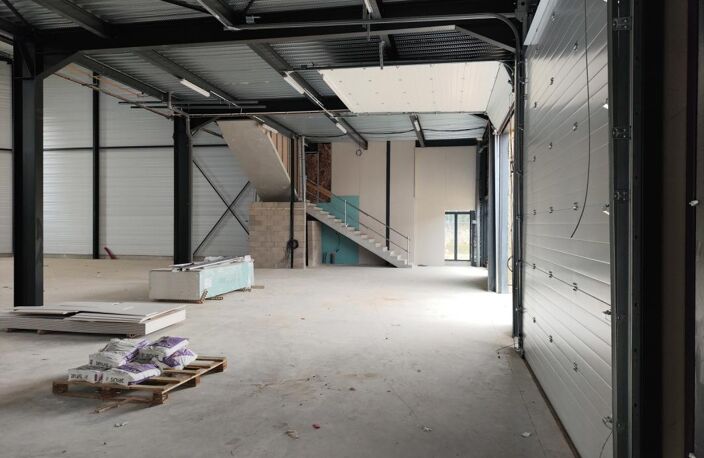 My Transac, vous propose à la location sur la commune de Chalifert, plusieurs cellules, au minimum de 328 m² jusqu'à 1 813m² — photo 2