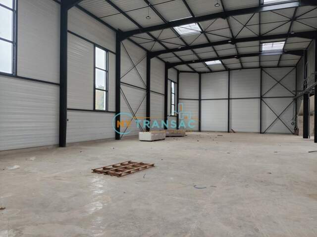 My Transac, vous propose à la location sur la commune de Chalifert, plusieurs cellules, au minimum de 328 m² jusqu'à 1 813m² — photo du bien