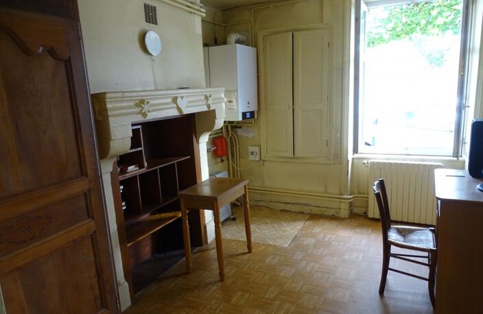 Maison centre ville de 1880 avec cour et dépendances — photo 2
