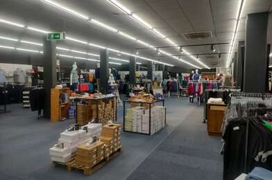 Commerce  274000 €