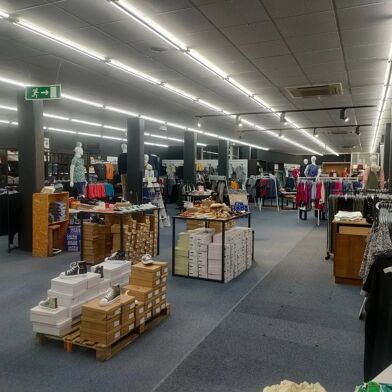 Commerce  274000 €