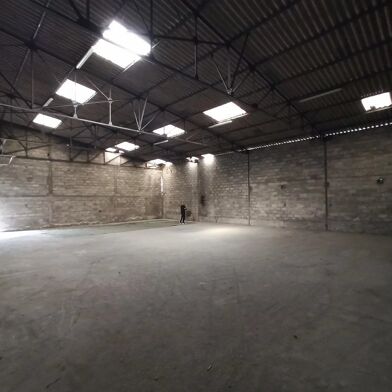 Local industriel  1320 €