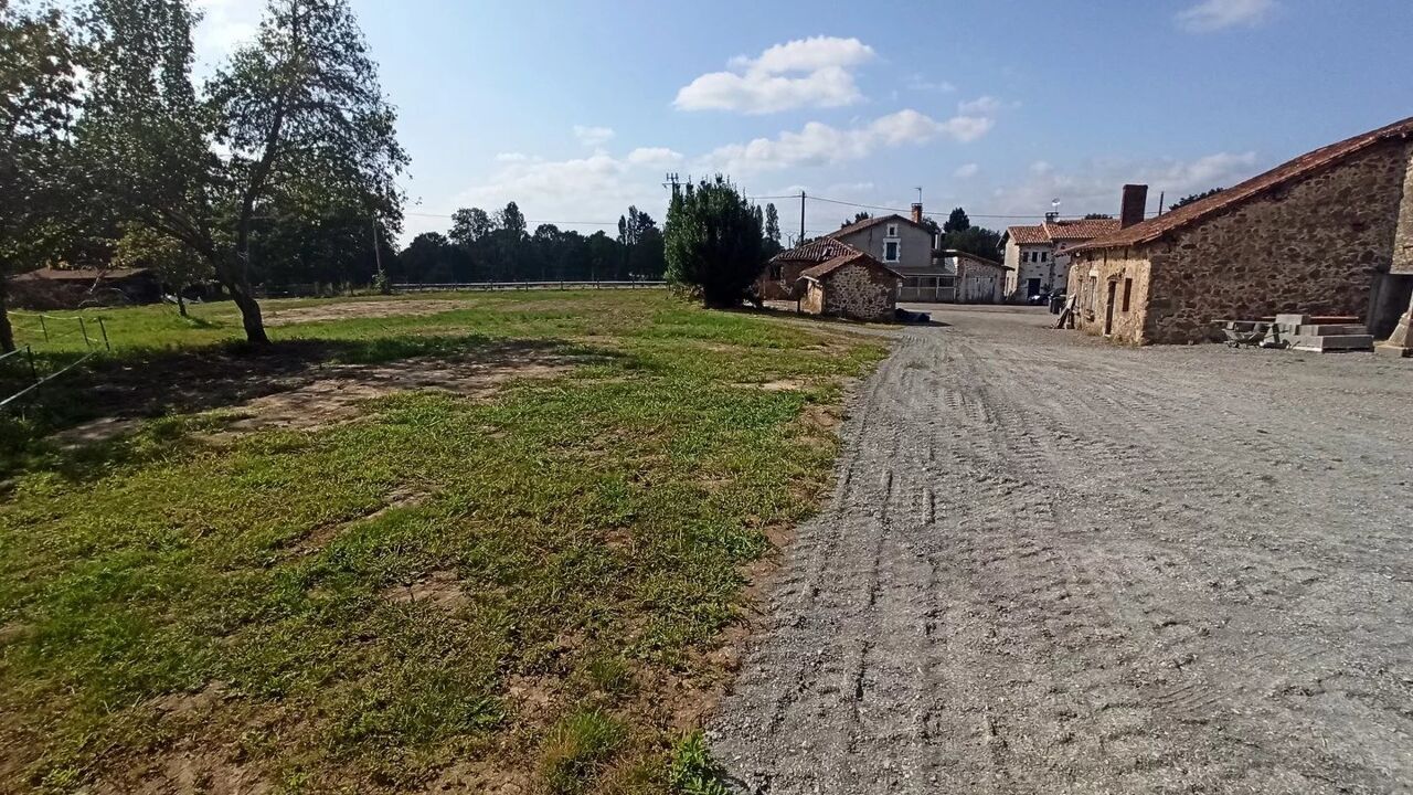 commerce  pièces 390 m2 à vendre à Esse (16500)