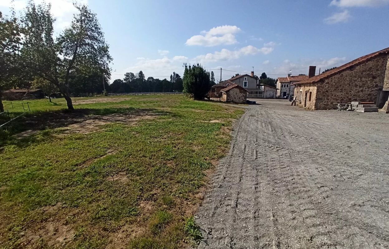 commerce  pièces 390 m2 à vendre à Esse (16500)