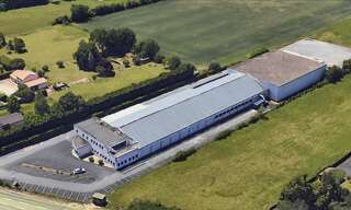 Commerce  3243 m² à louer à Poitiers (86000)