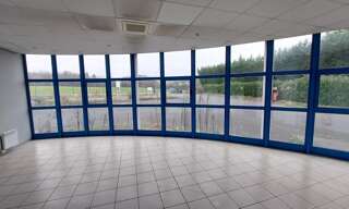 Commerce  3243 m² à louer à Poitiers (86000)