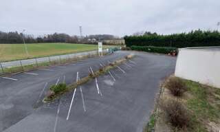 Commerce  3243 m² à louer à Poitiers (86000)