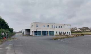 Commerce  3243 m² à louer à Poitiers (86000)