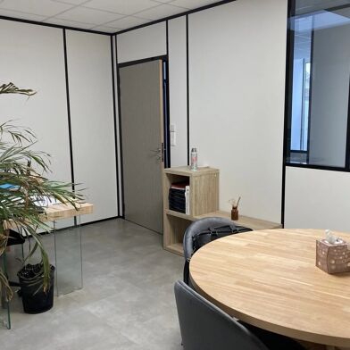 Bureau 150 m²