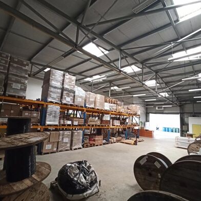 Commerce  438400 €