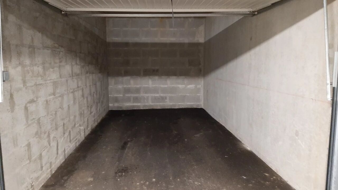 garage  pièces 13 m2 à louer à La Rochelle (17000)