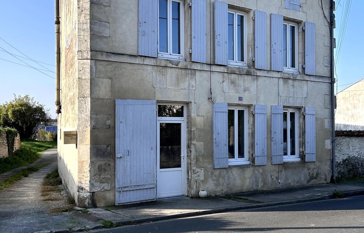 maison 4 pièces 100 m2 à vendre à Saint-Jean-d'Angély (17400)