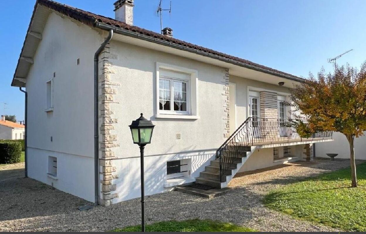 maison 5 pièces 114 m2 à vendre à Ruffec (16700)