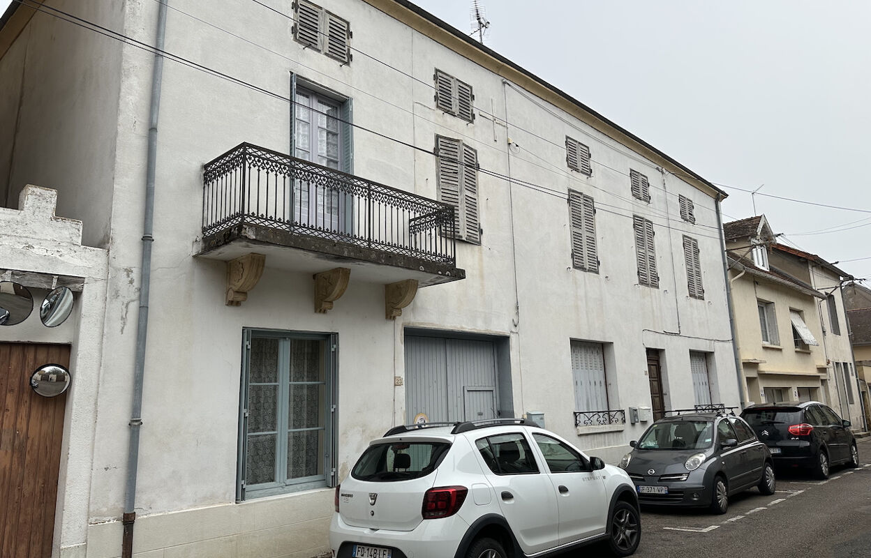 maison 12 pièces 240 m2 à vendre à Marcigny (71110)