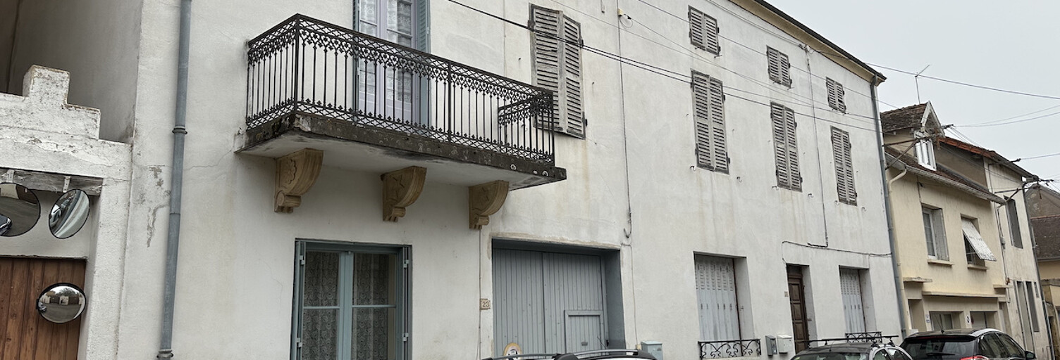 Maison 12 Pièces 240 m² à vendre à Marcigny (71110)