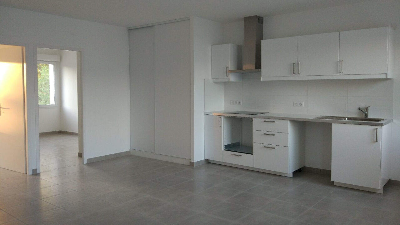 appartement 3 pièces 60 m2 à louer à Châteauneuf-le-Rouge (13790)