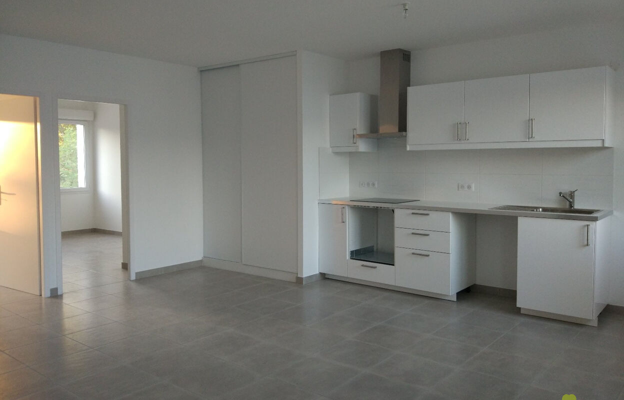 appartement 3 pièces 60 m2 à louer à Châteauneuf-le-Rouge (13790)